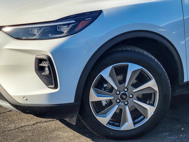 Certified 2024 Ford Escape Platinum image 9