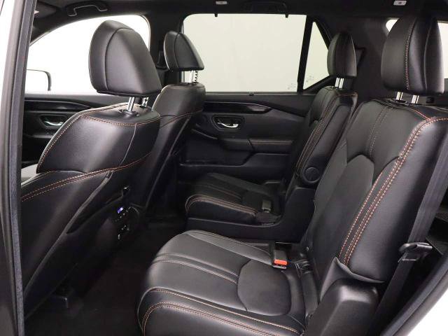 Used 2025 Honda Pilot TrailSport image 37