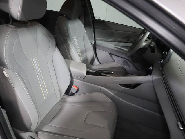 Used 2025 Hyundai Elantra Sport FWD image 9