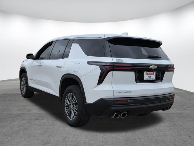 Used 2024 Chevrolet Traverse LS image 2