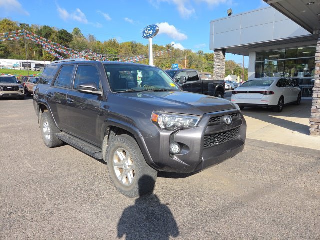 Used 2018 Toyota 4Runner SR5 AWD/4WD image 2