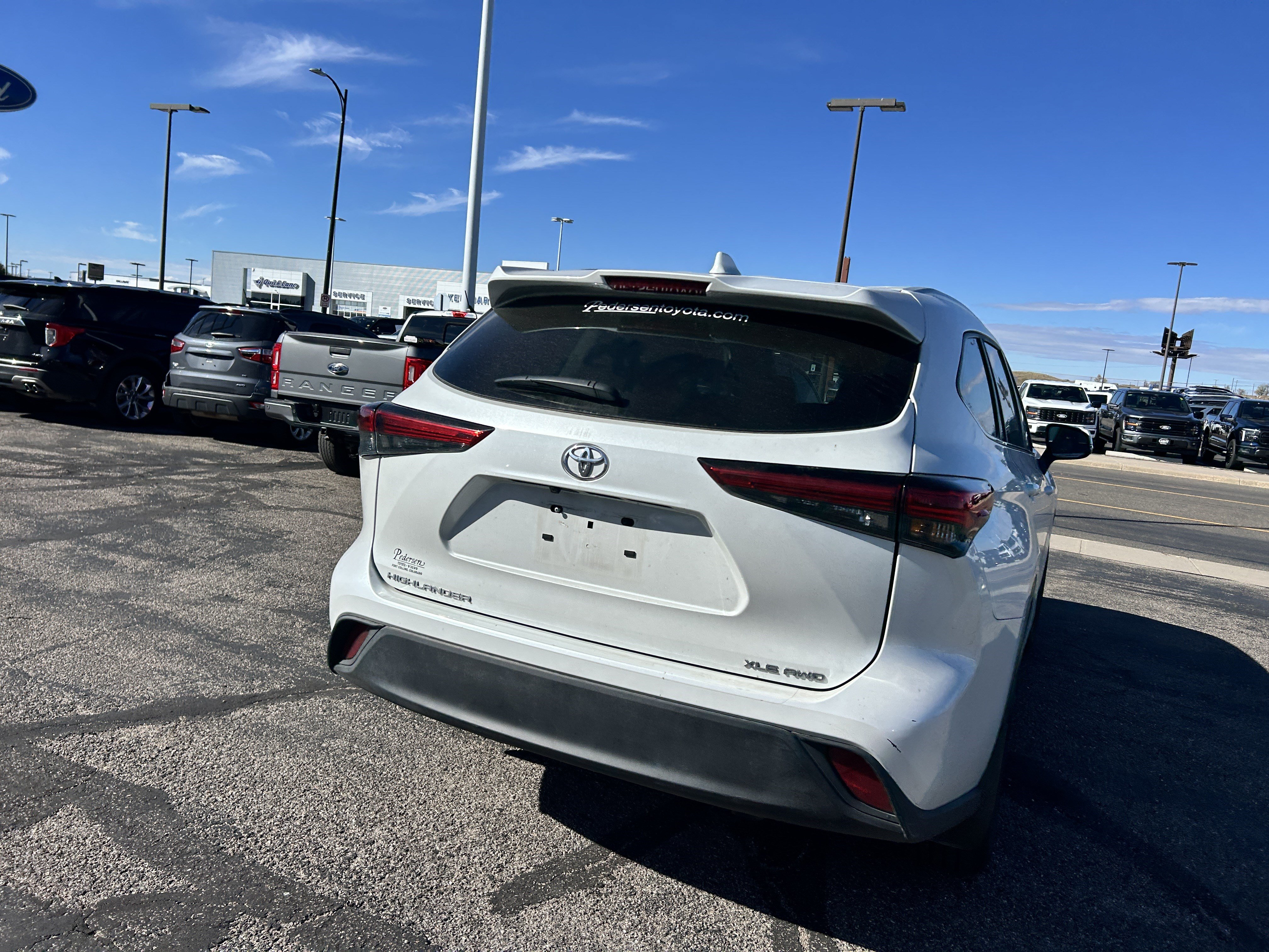 Used 2023 Toyota Highlander XLE AWD/4WD image 6