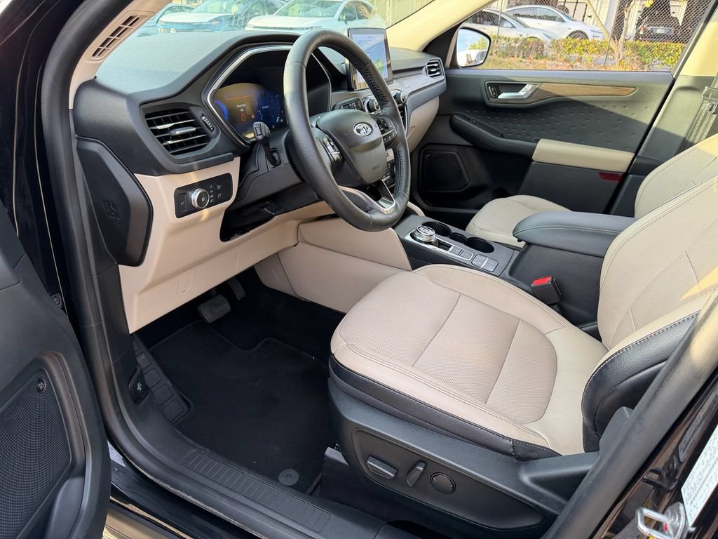 Certified 2020 Ford Escape Titanium AWD/4WD image 11