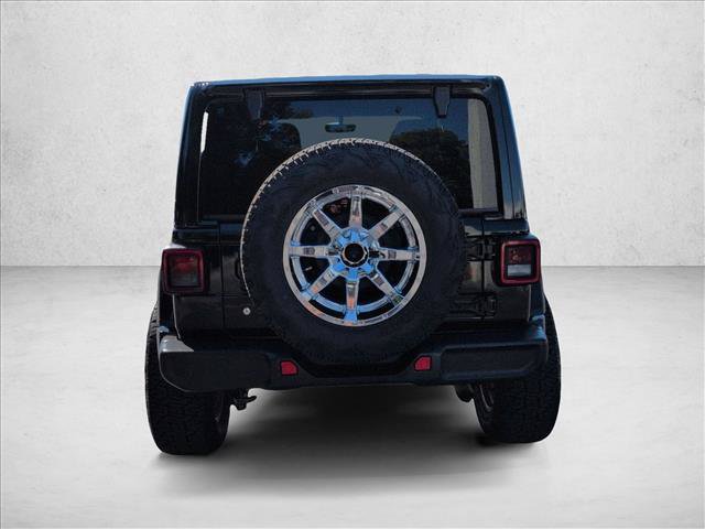 Used 2018 Jeep Wrangler Unlimited Sahara AWD/4WD image 7