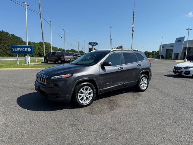 Used 2017 Jeep Cherokee Latitude w/ Safety/Convenience Group FWD image 3