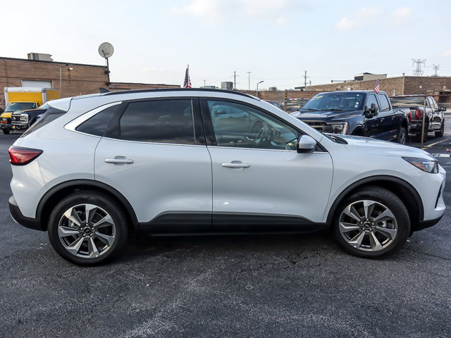 Certified 2025 Ford Escape Platinum AWD/4WD image 9