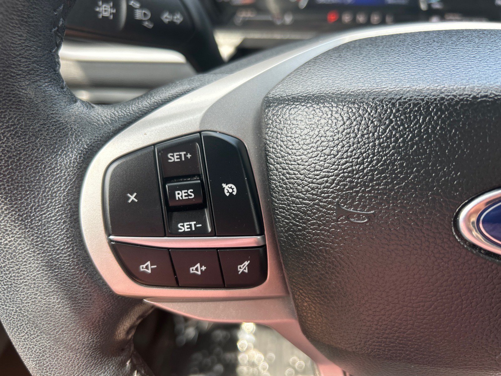 Certified 2023 Ford Explorer XLT w/ Equipment Group 202A AWD/4WD image 25