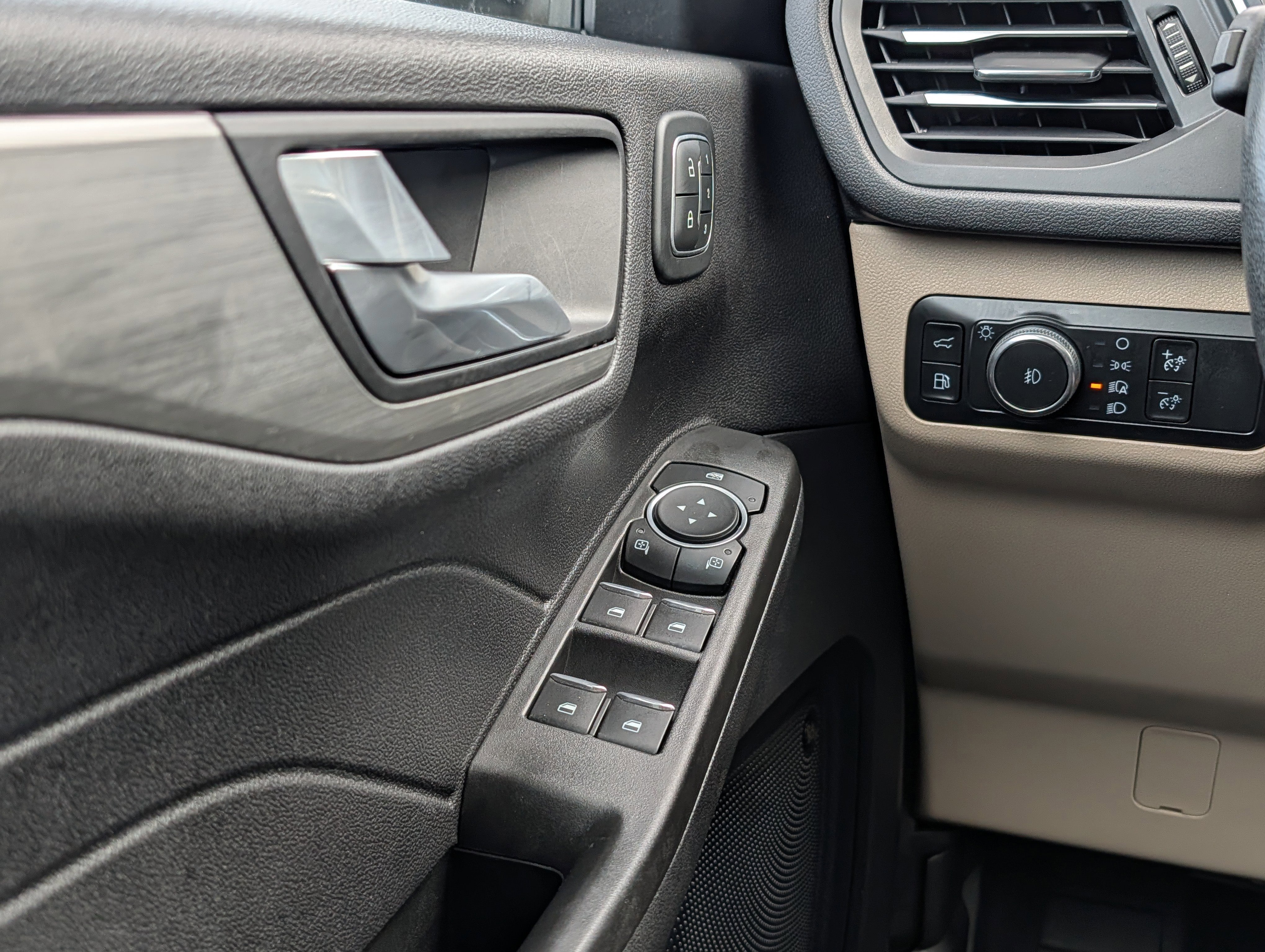 Certified 2021 Ford Escape Titanium image 25