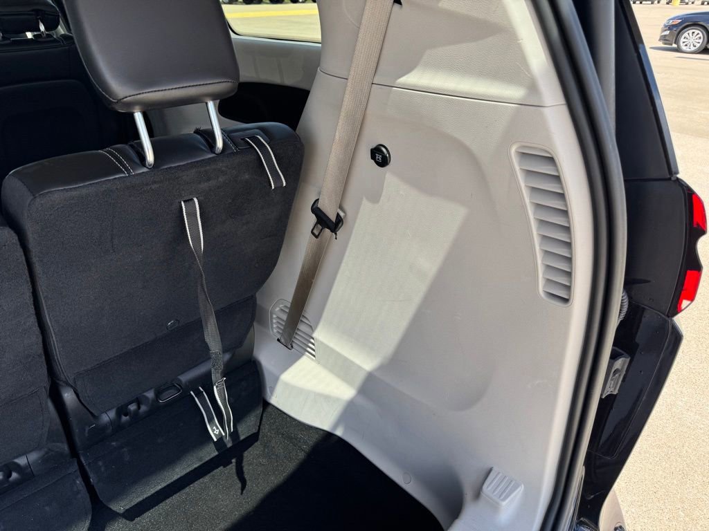 Used 2023 Chrysler Pacifica Touring-L FWD image 45