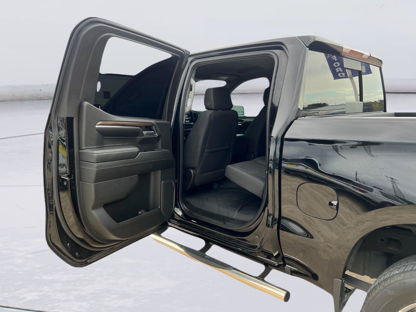 Used 2024 Chevrolet Silverado 1500 LT w/ Convenience Package II RWD image 17