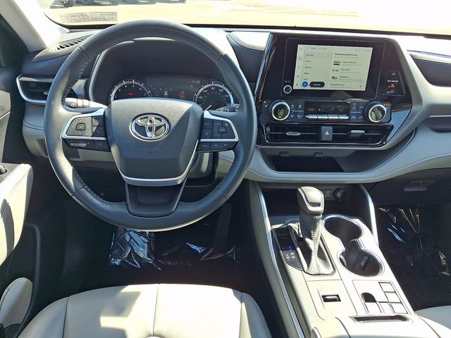 Used 2023 Toyota Highlander XLE FWD image 12