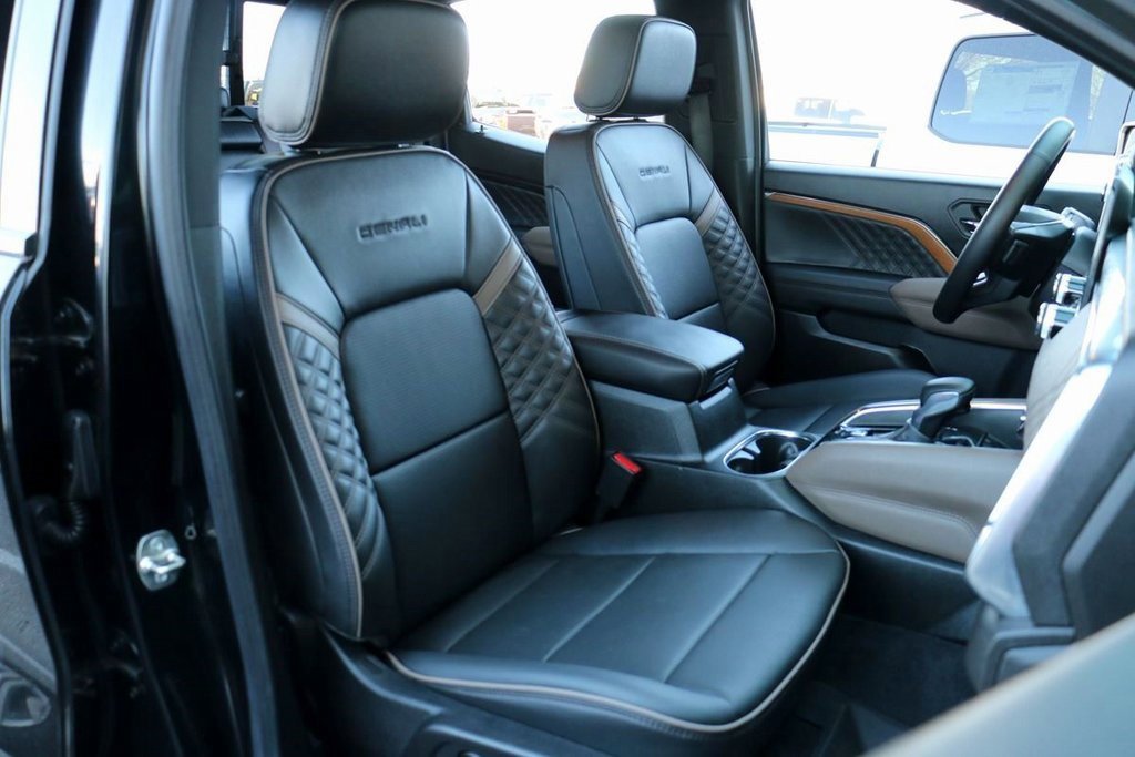 Used 2024 GMC Canyon Denali w/ LPO, Denali Black Edition image 34