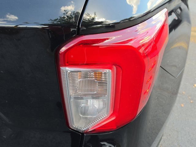 Certified 2022 Ford Explorer XLT RWD image 7