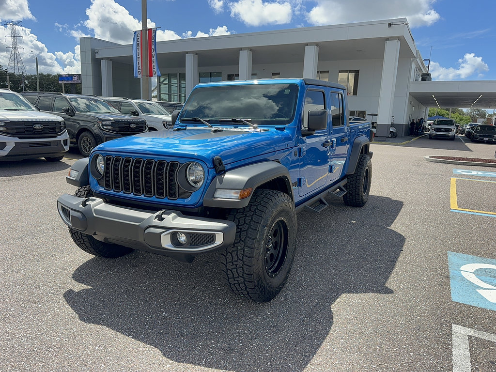 Used 2024 Jeep Gladiator Sport AWD/4WD image 2