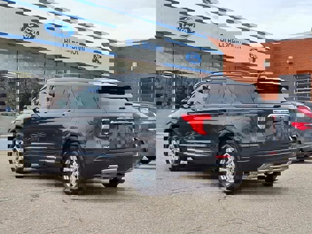 Certified 2024 Ford Explorer XLT w/ Equipment Group 202A image 3