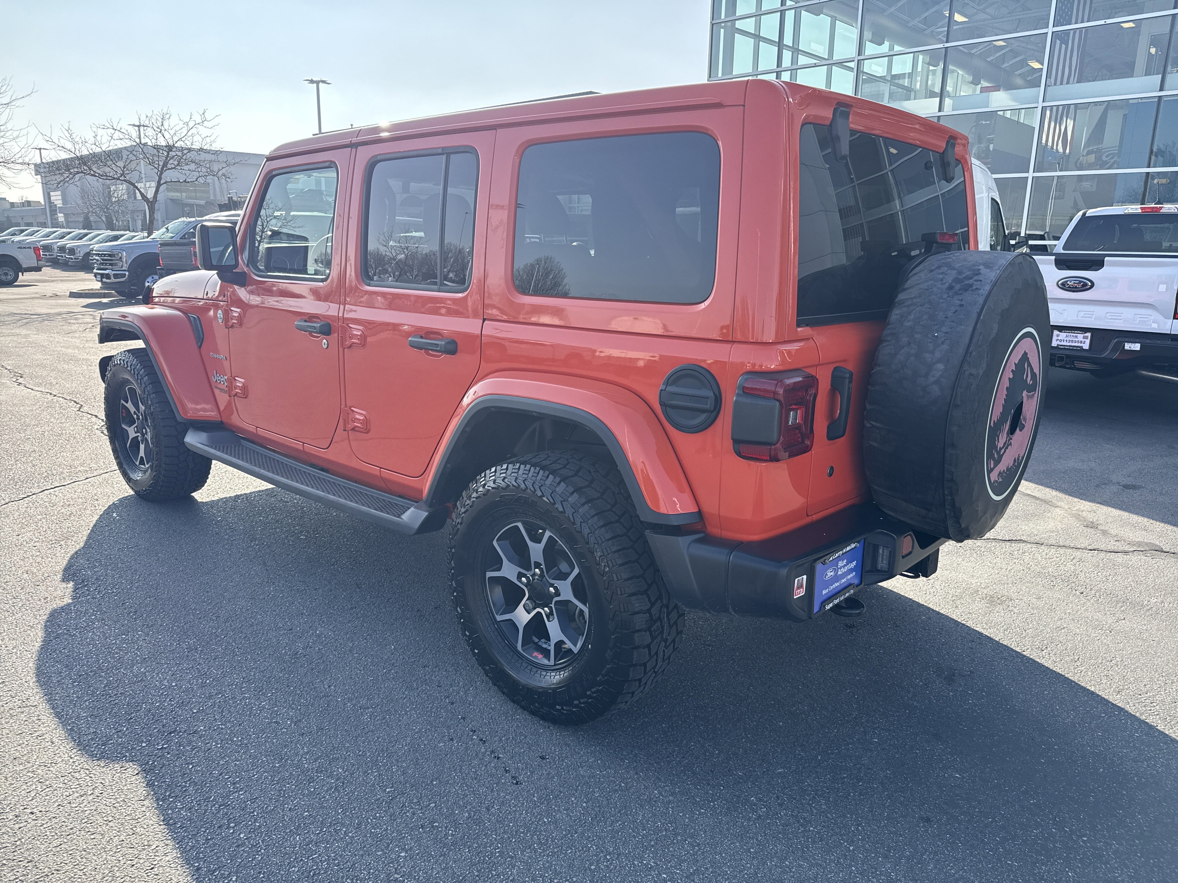 Used 2019 Jeep Wrangler Unlimited Sahara w/ Uconnect 4C Nav & Sound Group image 3