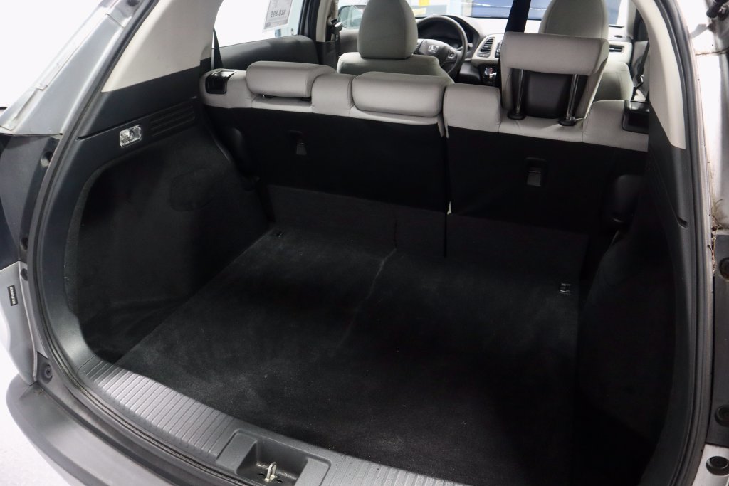 Used 2020 Honda HR-V LX image 12
