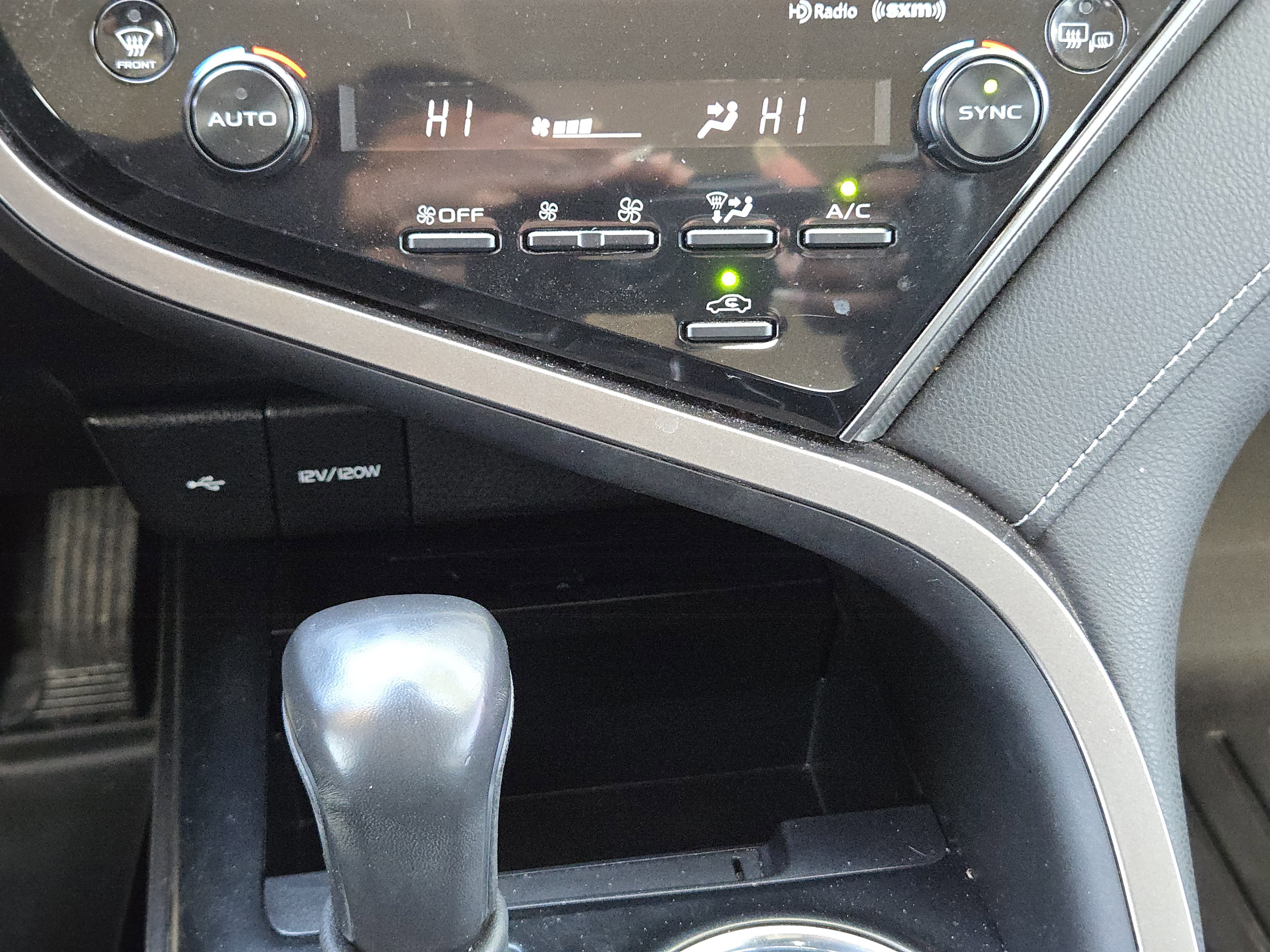 Used 2020 Toyota Camry XSE image 18