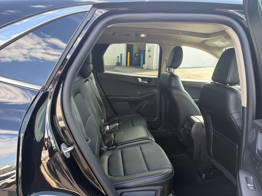 Certified 2020 Ford Escape Titanium w/ Titanium Premium Package 2.0 AWD/4WD image 45