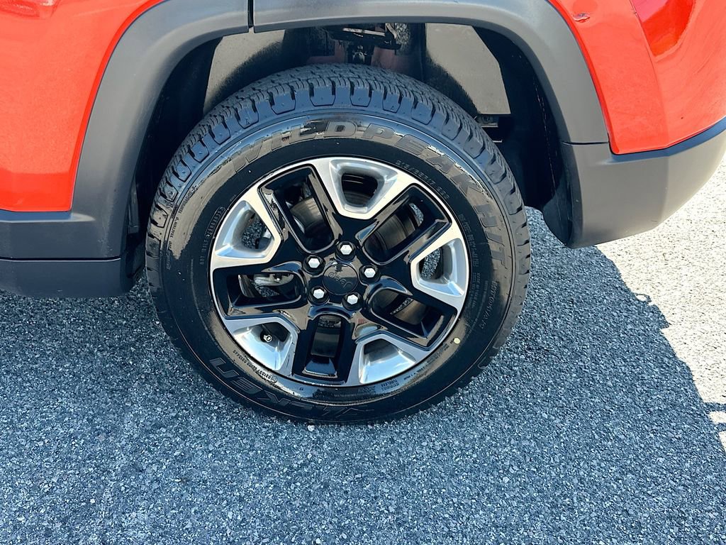Used 2018 Jeep Compass Trailhawk w/ Leather Interior Group AWD/4WD image 24