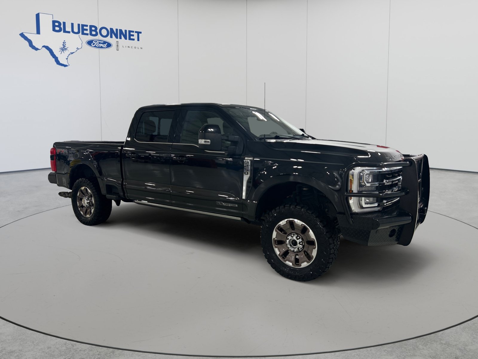 Certified 2024 Ford F250 King Ranch w/ FX4 Off-Road Package AWD/4WD image 3