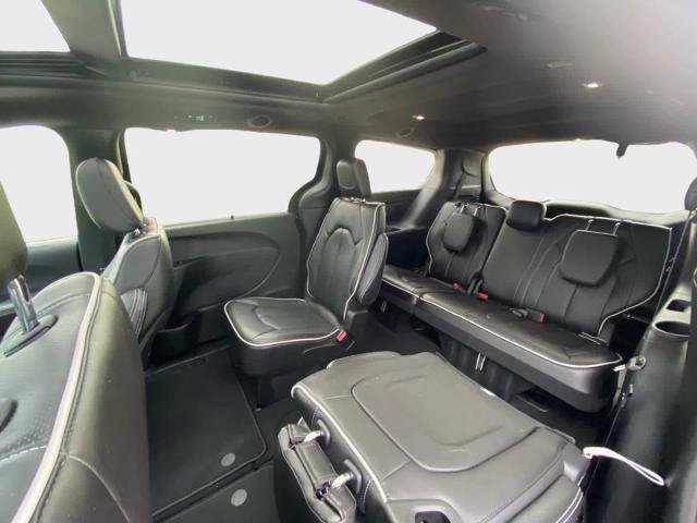 Used 2026 Chrysler Pacifica Limited FWD image 15