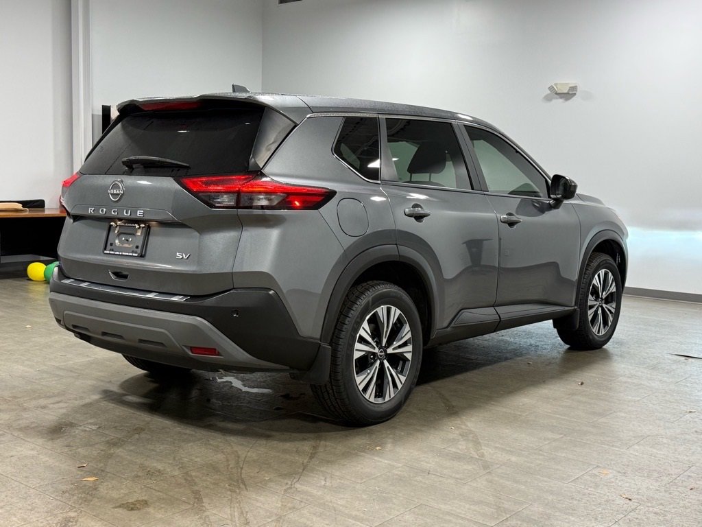 Used 2023 Nissan Rogue SV image 4