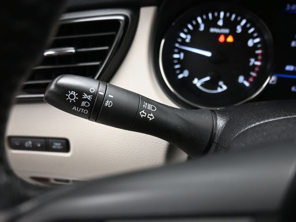 Used 2019 Nissan Rogue Sport SL w/ Premium Package image 41