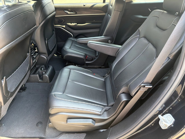 Used 2024 Jeep Grand Cherokee L Limited w/ Luxury Tech Group II AWD/4WD image 22