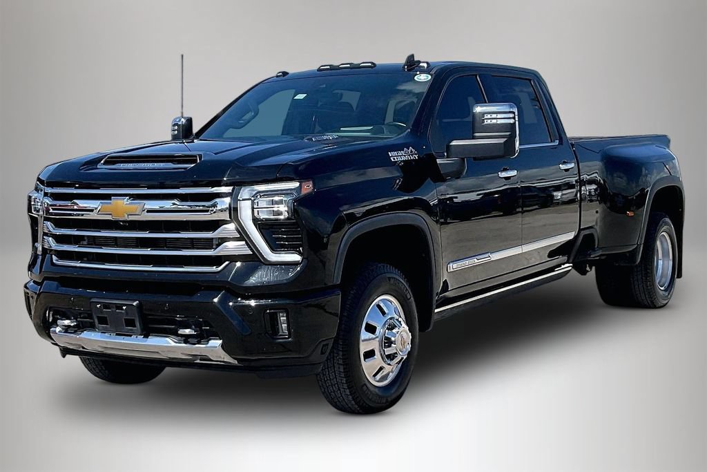 Used 2024 Chevrolet Silverado 3500 High Country w/ Technology Package AWD/4WD image 2