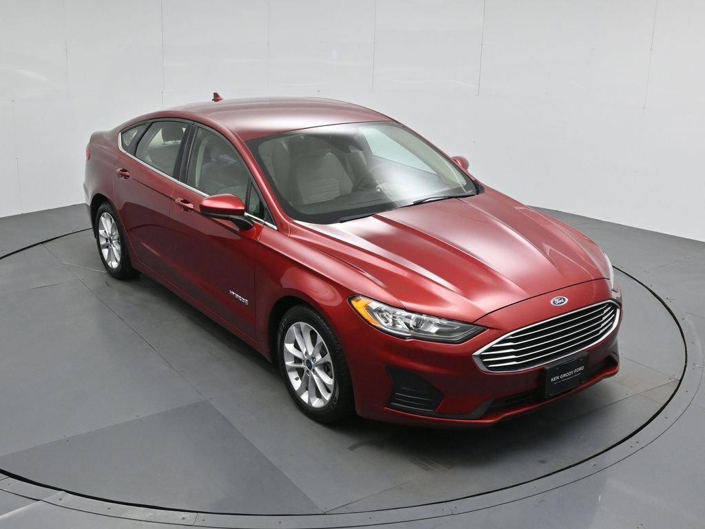 Certified 2019 Ford Fusion SE image 4