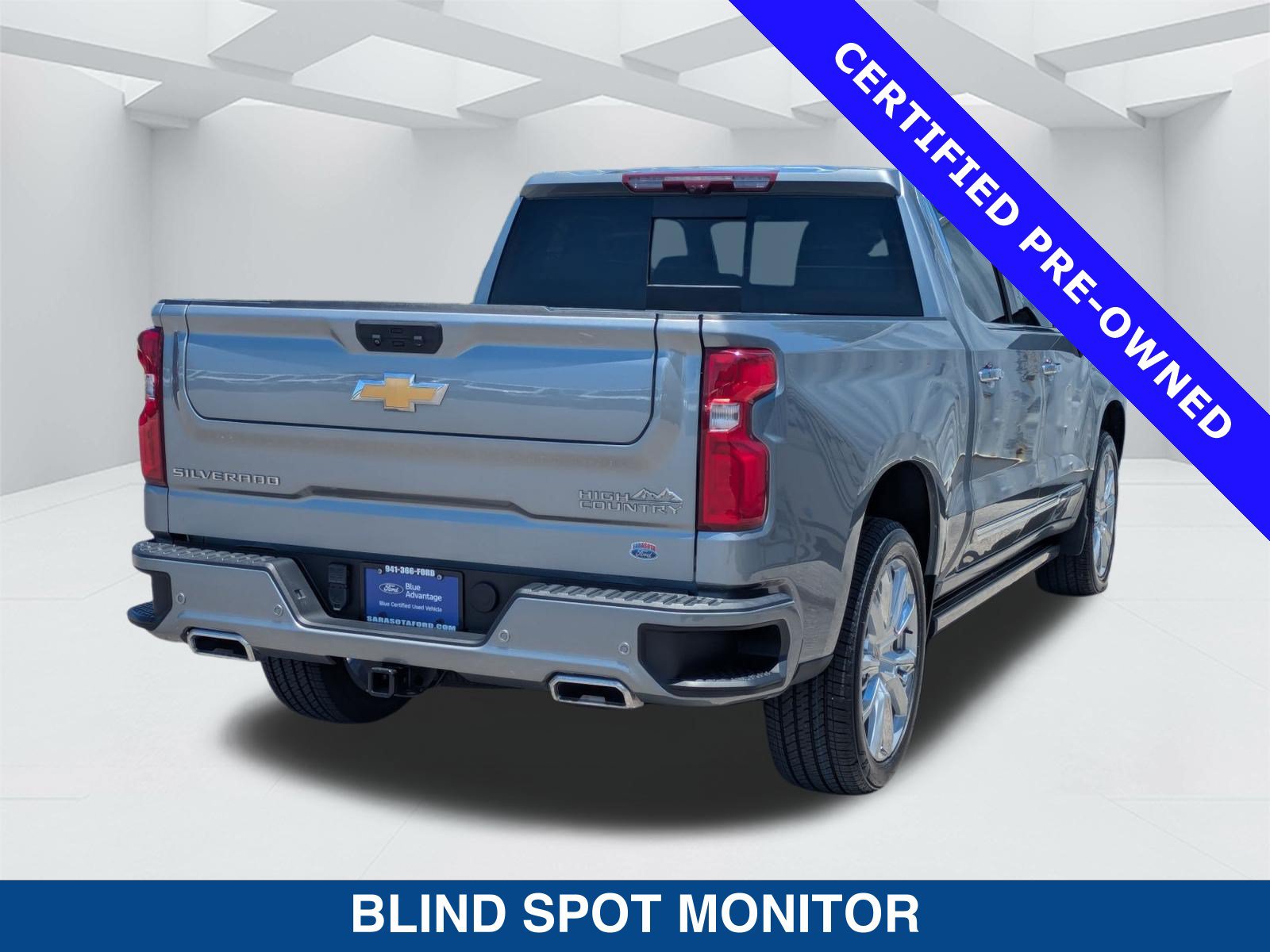 Used 2024 Chevrolet Silverado 1500 High Country w/ Technology Package AWD/4WD image 4