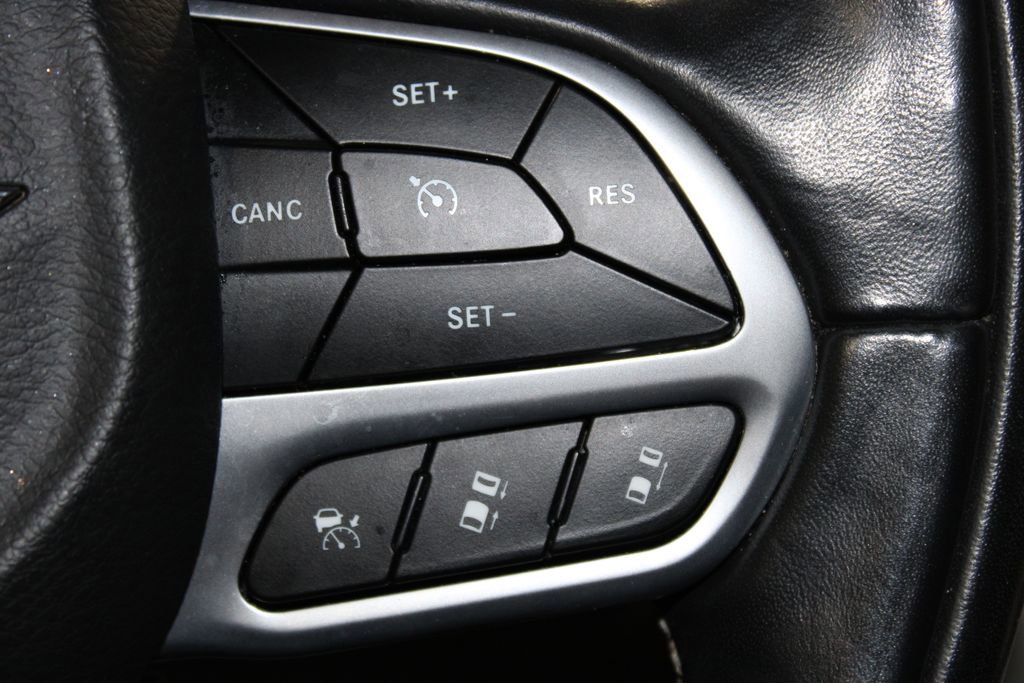 Used 2022 Chrysler Pacifica Limited image 45