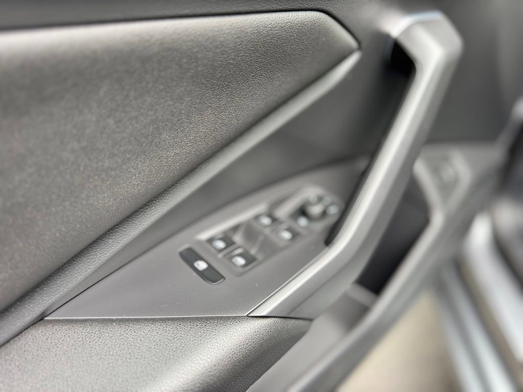 Used 2019 Volkswagen Jetta R-Line w/ R-Line Cold Weather Package FWD image 24