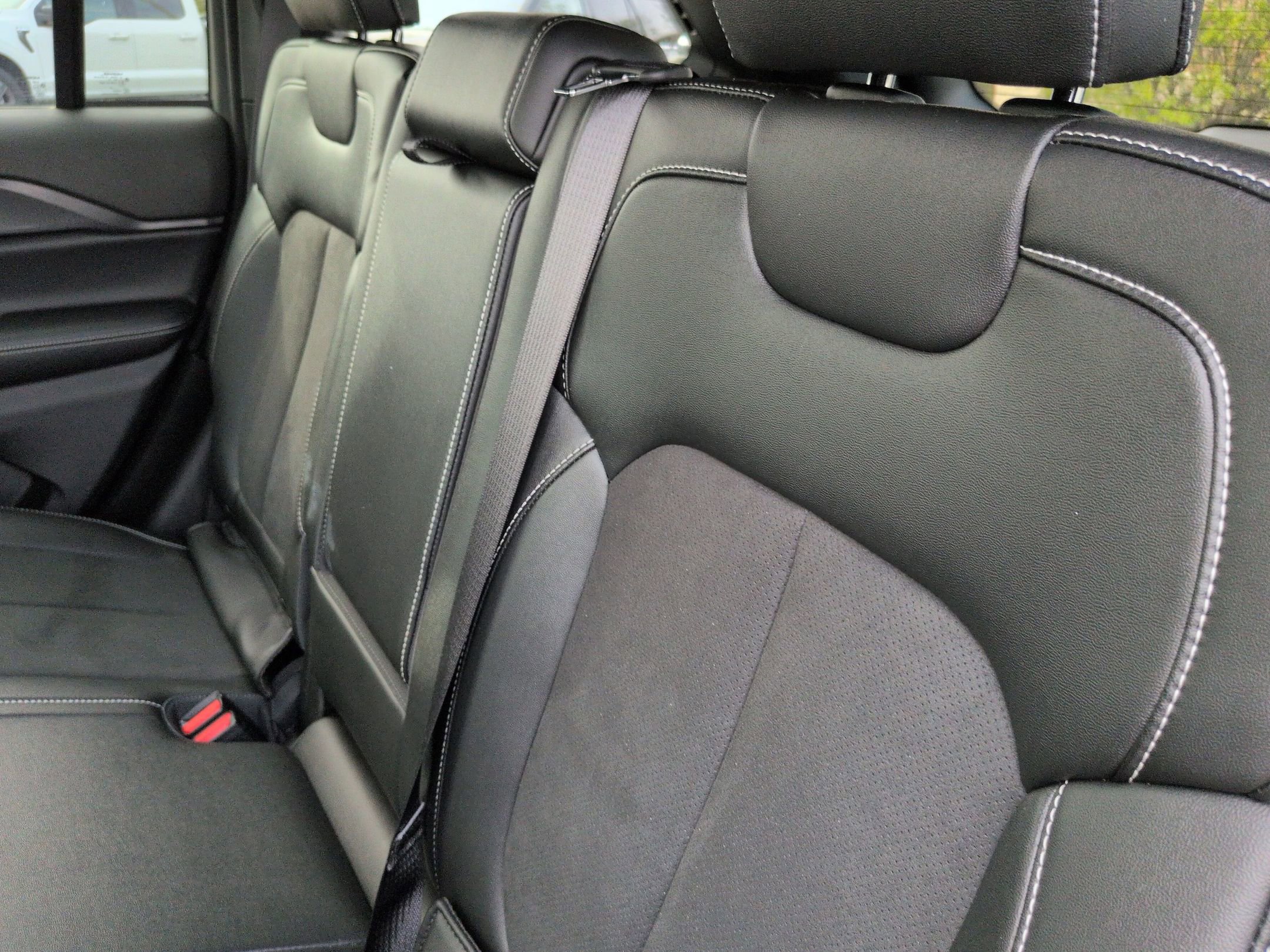 Used 2024 Jeep Grand Cherokee Altitude image 28