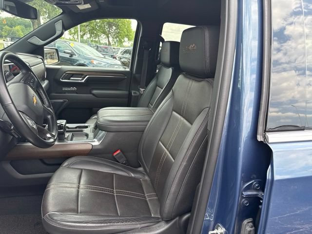 Used 2024 Chevrolet Silverado 1500 High Country w/ Z71 Off-Road Package AWD/4WD image 11