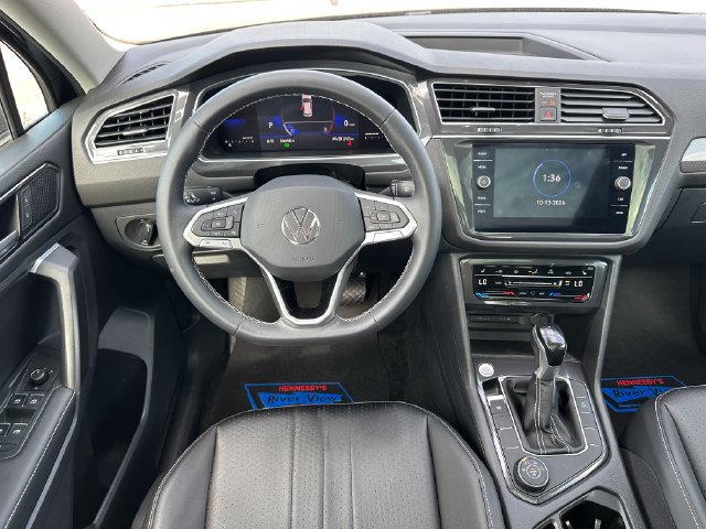 Used 2023 Volkswagen Tiguan SE AWD/4WD image 16