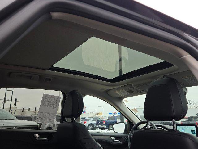 Certified 2022 Ford Escape Titanium w/ Class II Trailer Tow Package image 11