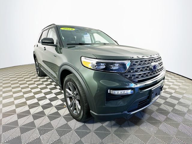 Certified 2024 Ford Explorer XLT w/ Equipment Group 202A AWD/4WD image 4