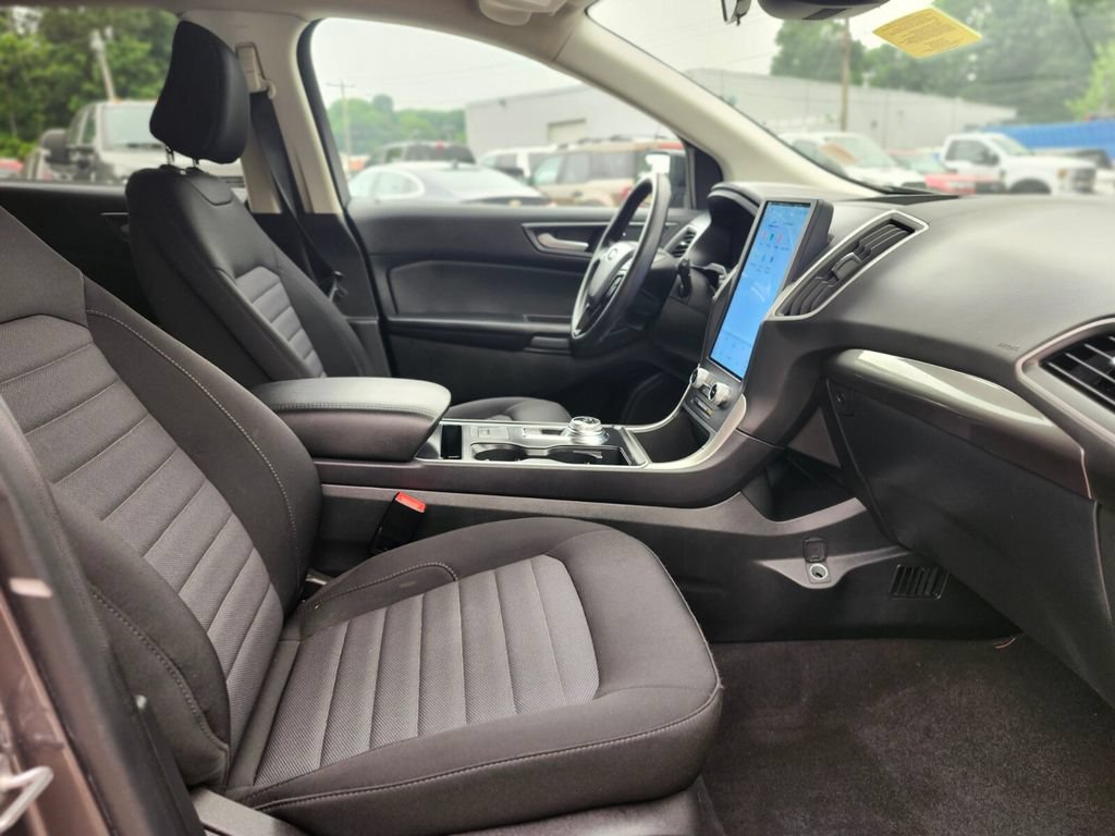 Certified 2022 Ford Edge SE w/ Black Appearance Package AWD/4WD image 11