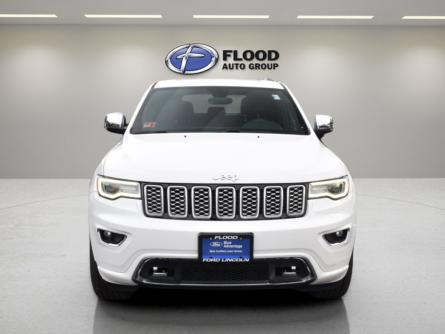 Used 2018 Jeep Grand Cherokee Overland AWD/4WD image 2