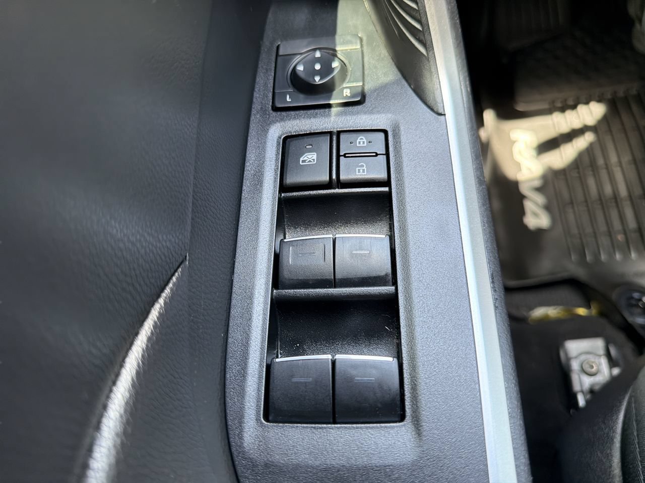 Used 2024 Toyota RAV4 XLE FWD image 17