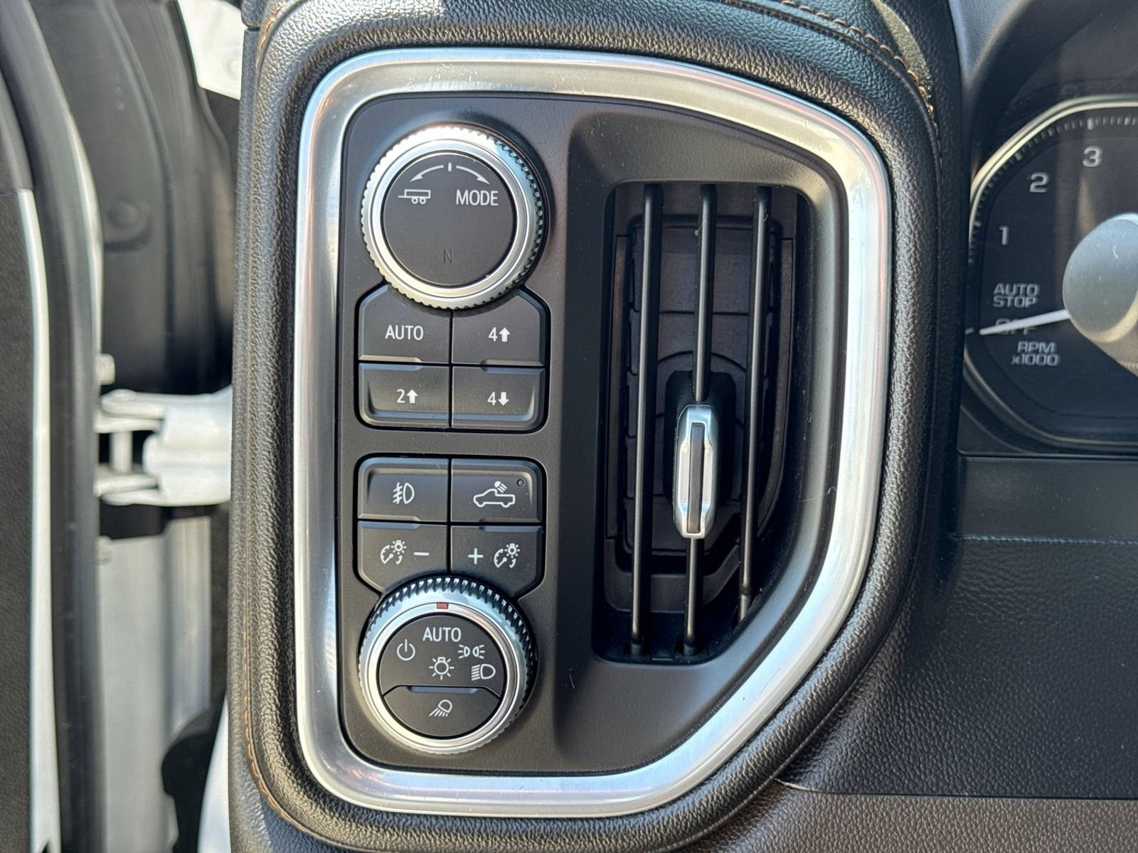 Used 2020 GMC Sierra 1500 AT4 w/ AT4 Premium Package AWD/4WD image 30