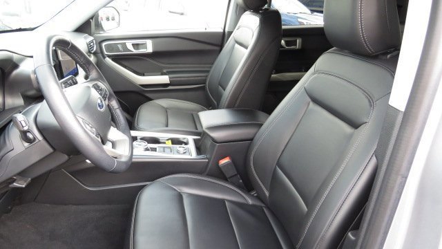 Certified 2022 Ford Explorer XLT w/ Equipment Group 202A image 10