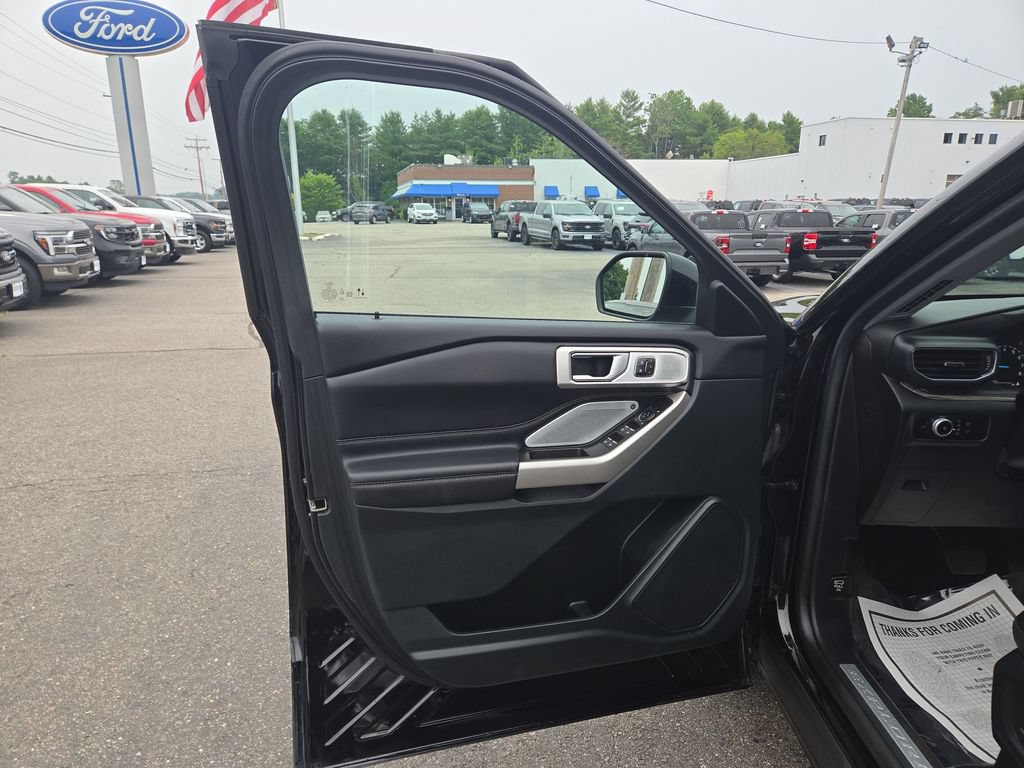 Certified 2023 Ford Explorer Limited w/ Limited Technology Package AWD/4WD image 5
