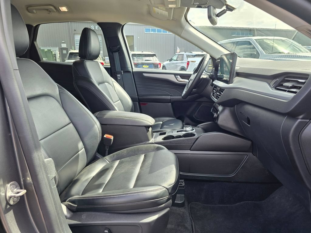 Certified 2025 Ford Escape Platinum AWD/4WD image 15