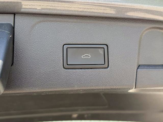 Used 2025 Volkswagen Atlas SE AWD/4WD image 18