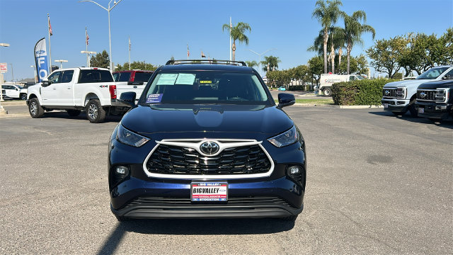 Used 2024 Toyota Highlander LE AWD/4WD image 9