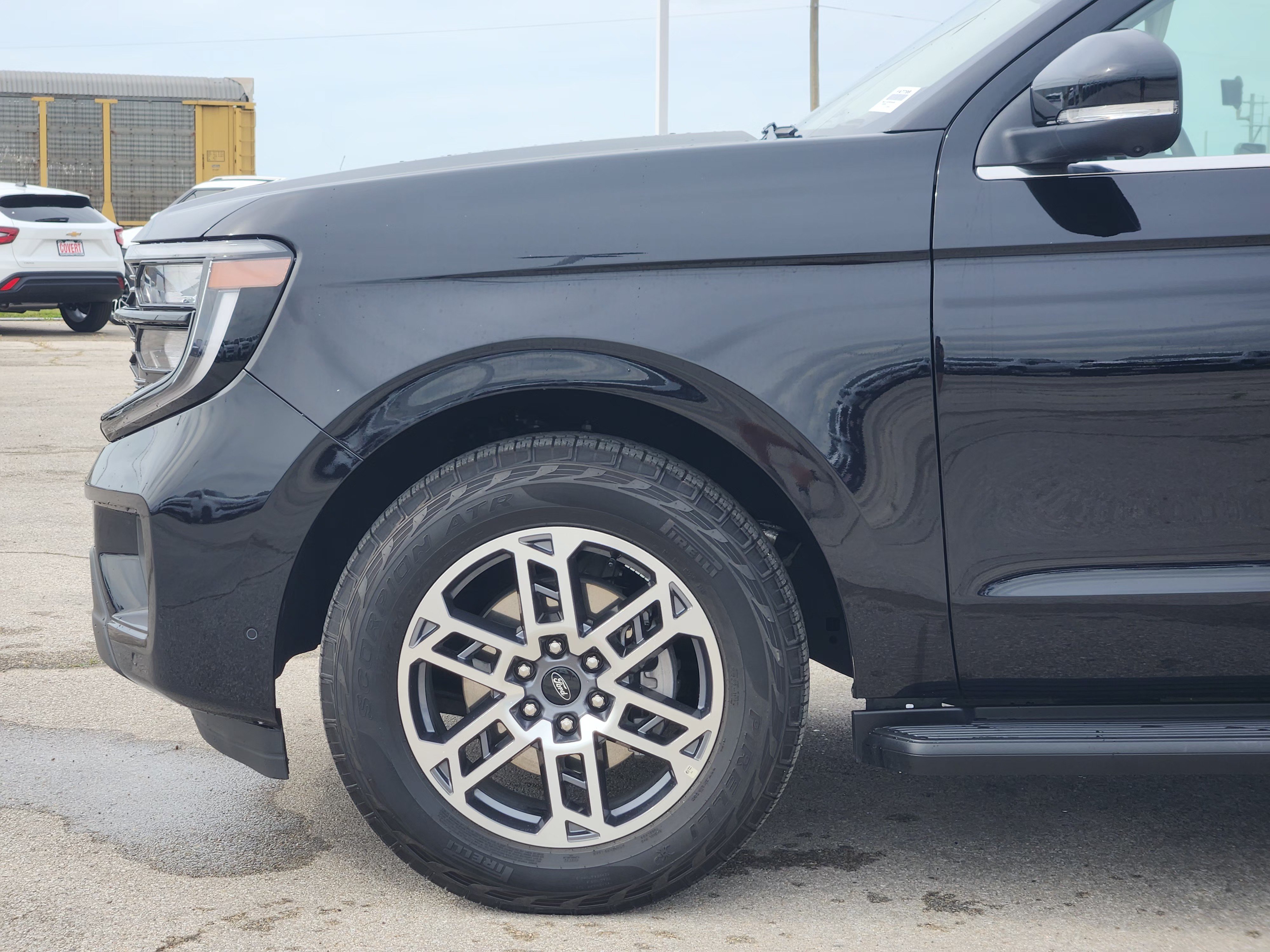 Certified 2025 Ford Expedition Active AWD/4WD image 9