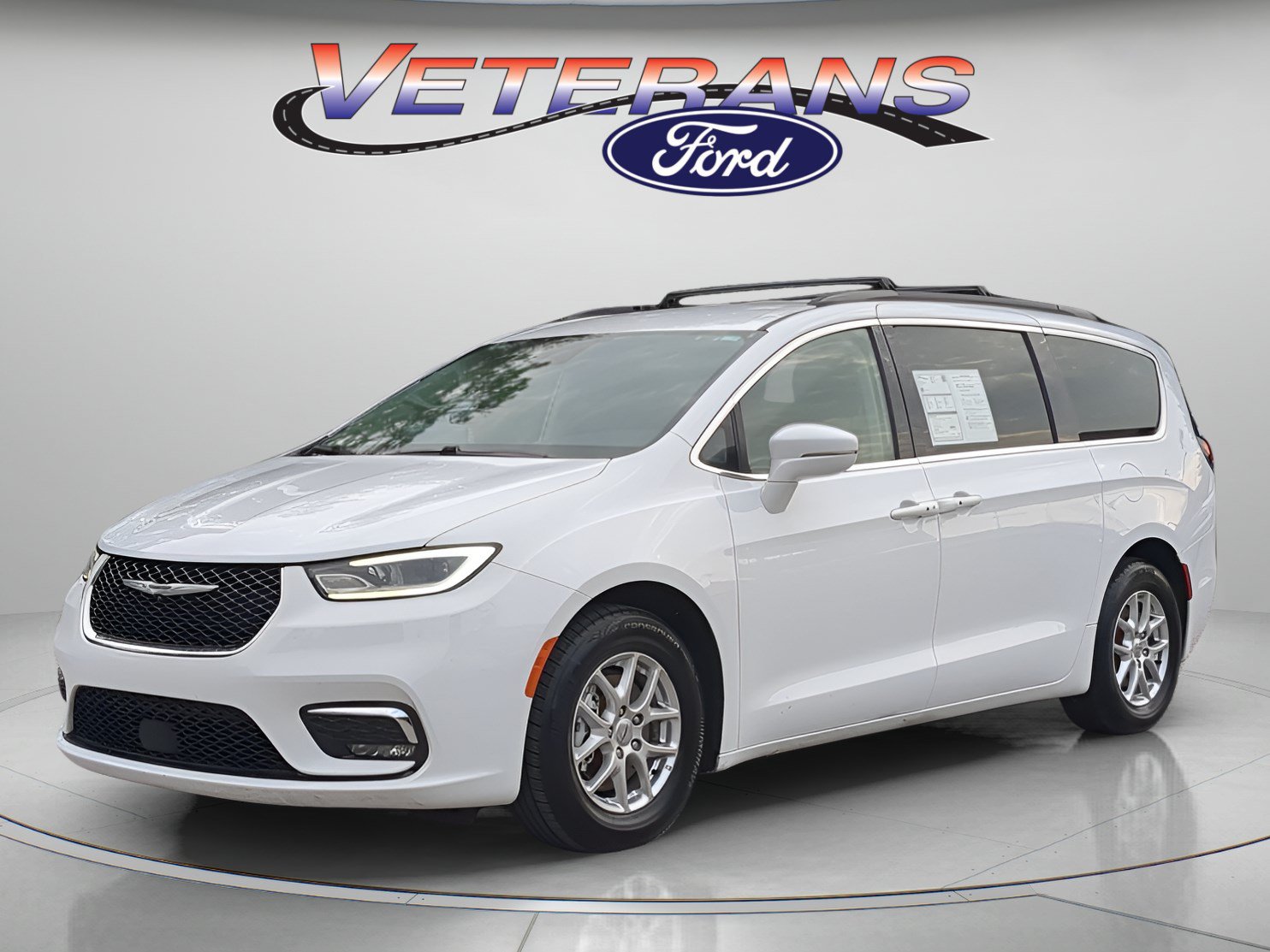 Used 2022 Chrysler Pacifica Touring-L FWD image 1